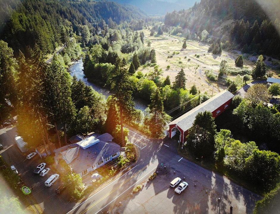 Westfir Lodge & Mountain Market Oakridge Εξωτερικό φωτογραφία